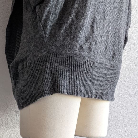 Gray Open Front Knit Cardigan w Batwing Sleeves - Picture 7 of 9